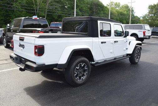Bright White Clearcoat 2025 Jeep Gladiator Sport