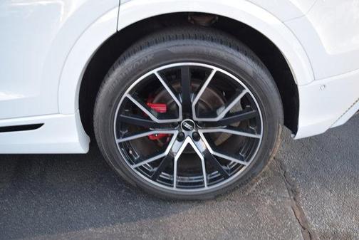 Glacier White Metallic 2021 Audi Q8 55 Premium Plus
