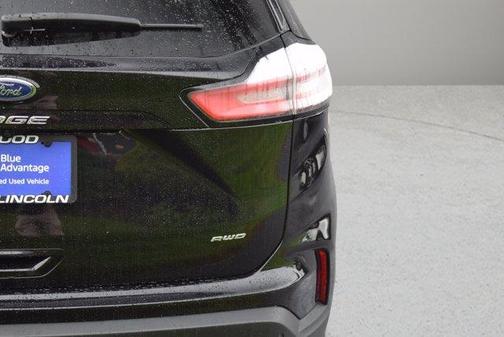 Black 2022 Ford Edge Titanium