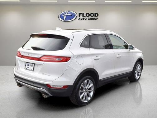 White 2017 Lincoln MKC Select
