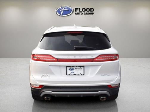 White 2017 Lincoln MKC Select