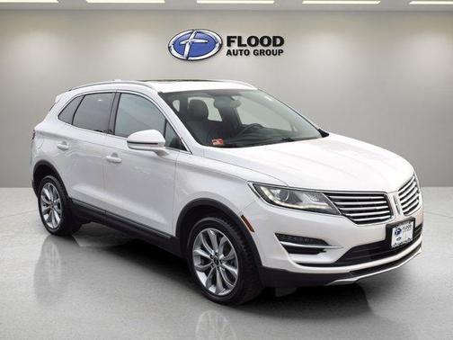 White 2017 Lincoln MKC Select
