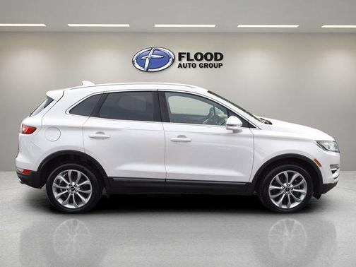 White 2017 Lincoln MKC Select