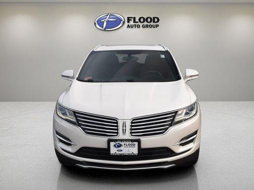 White 2017 Lincoln MKC Select