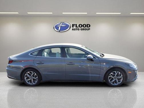 2022 Hyundai SONATA SEL