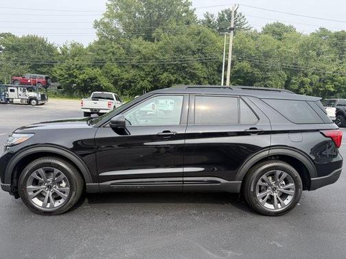 Agate Black Metallic 2027 Ford Explorer