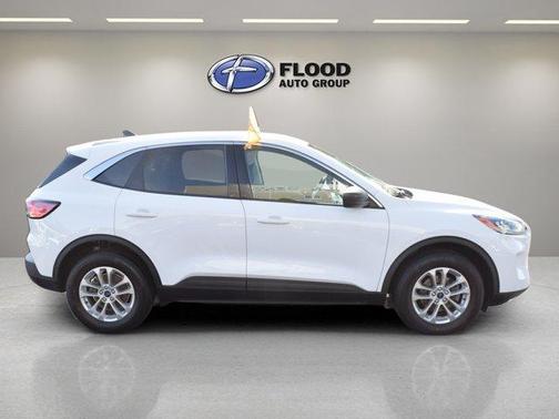 White 2022 Ford Escape SE