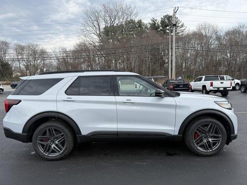 Space White Metallic 2026 Ford Explorer ST-Line