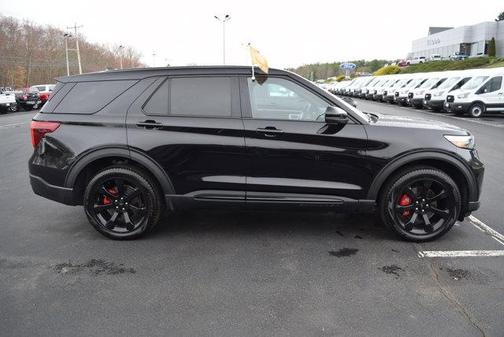 Black 2022 Ford Explorer ST
