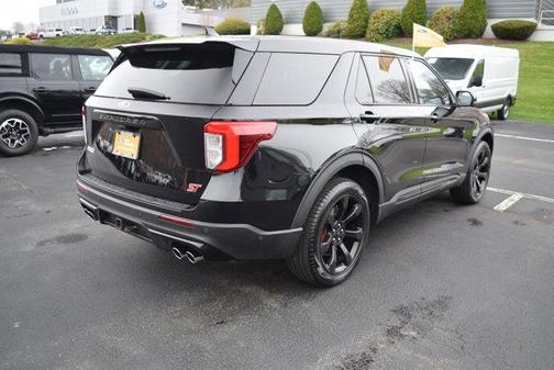 Black 2022 Ford Explorer ST