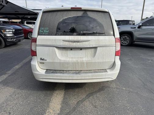 2016 Chrysler Town & Country Touring