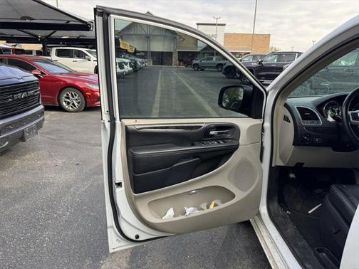 2016 Chrysler Town & Country Touring