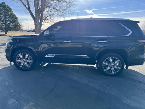 2023 Toyota Sequoia SR5