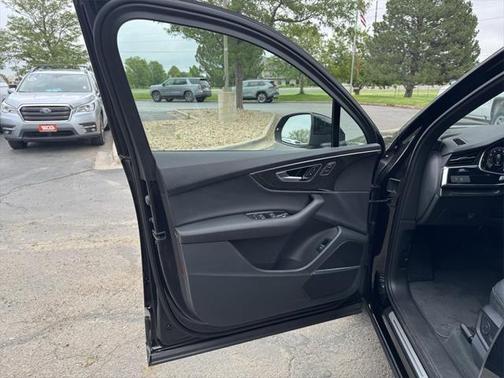 2022 Audi Q7 45 Premium Plus