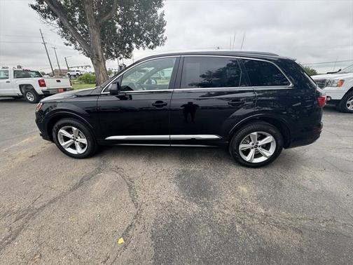 2022 Audi Q7 45 Premium Plus