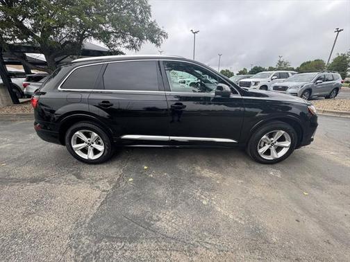 2022 Audi Q7 45 Premium Plus