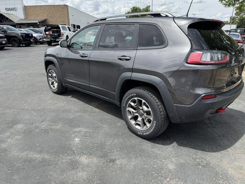 Granite Crystal Metallic Clearcoat 2020 Jeep Cherokee Trailhawk
