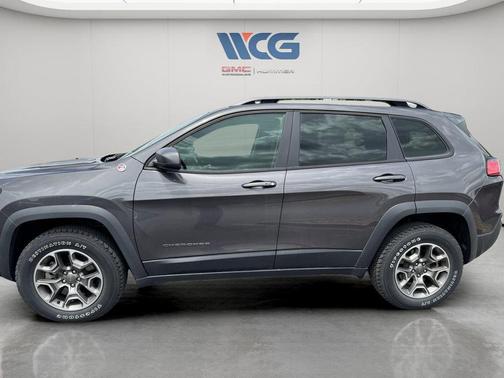 Granite Crystal Metallic Clearcoat 2020 Jeep Cherokee Trailhawk