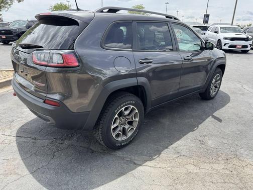 Granite Crystal Metallic Clearcoat 2020 Jeep Cherokee Trailhawk