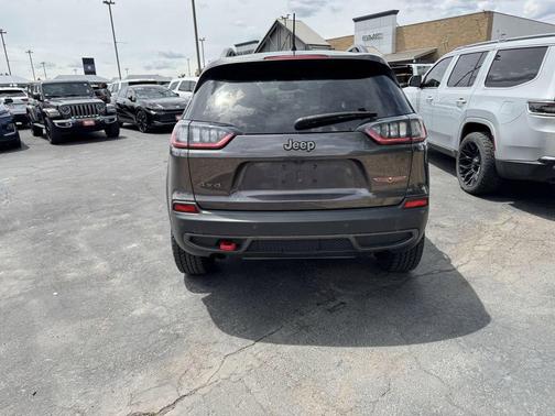 Granite Crystal Metallic Clearcoat 2020 Jeep Cherokee Trailhawk
