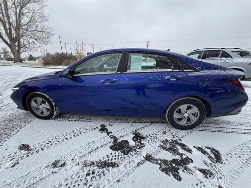 2024 Hyundai ELANTRA SE