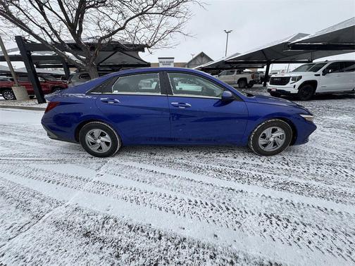2024 Hyundai ELANTRA SE