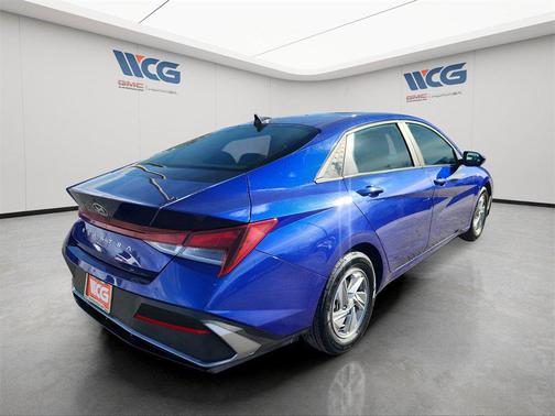 2024 Hyundai ELANTRA SE