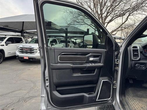 2023 RAM 2500 Laramie Crew Cab 4x4 6'4' Box