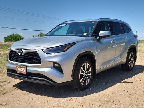 Silver 2021 Toyota Highlander XLE