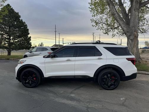 White 2023 Ford Explorer ST