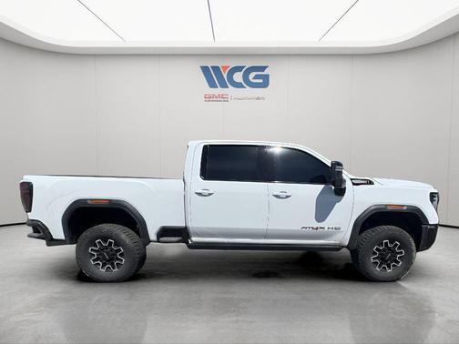 White 2025 GMC Sierra 2500 AT4X