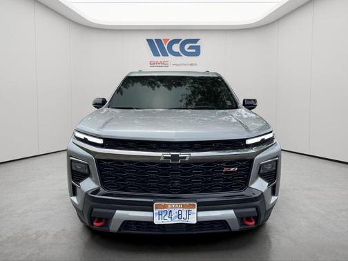 Gray 2025 Chevrolet Traverse AWD Z71