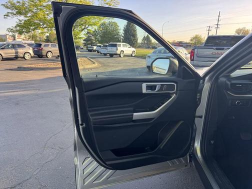 Silver 2024 Ford Explorer XLT