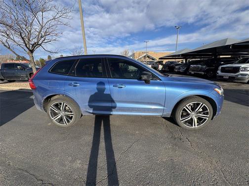 2021 Volvo XC60 Recharge Plug-In Hybrid T8 R-Design