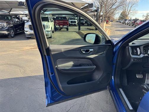 2021 Volvo XC60 Recharge Plug-In Hybrid T8 R-Design