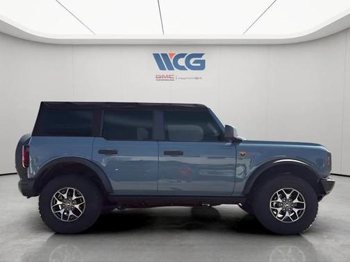 Blue 2022 Ford Bronco Badlands
