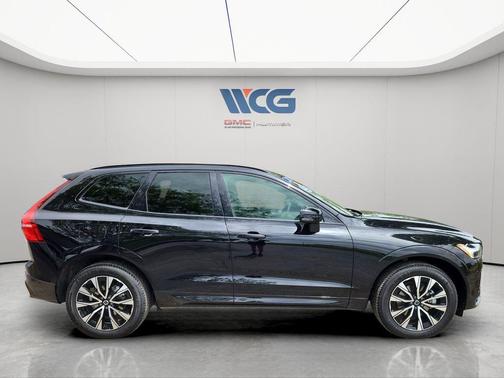 2023 Volvo XC60 B5 Plus Dark Theme