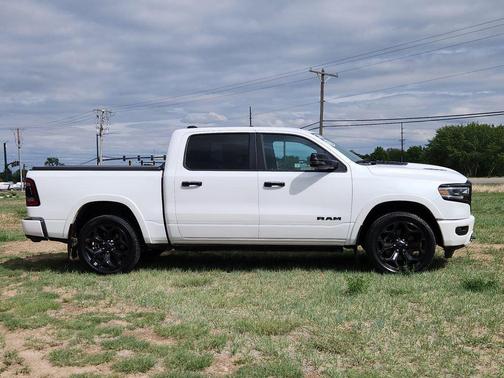 Ivory White Tri-Coat Pearlcoat 2024 RAM 1500 Limited