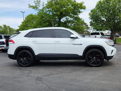 White 2023 Volkswagen Atlas Cross Sport 2.0T SE w/Technology 4MOTION