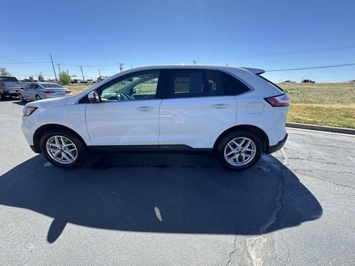 White 2024 Ford Edge SEL