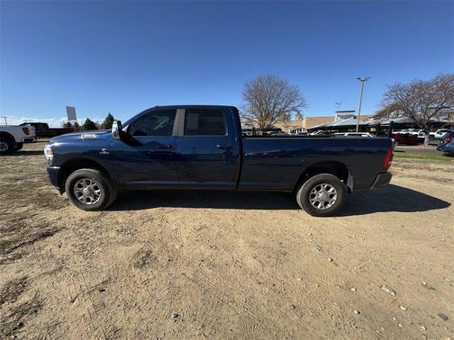 2024 RAM 3500 Laramie Crew Cab 4x4 8' Box