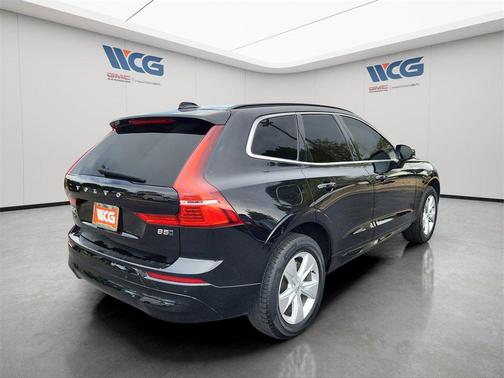 2022 Volvo XC60 B5 Momentum