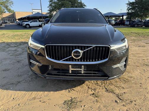 2022 Volvo XC60 B5 Momentum