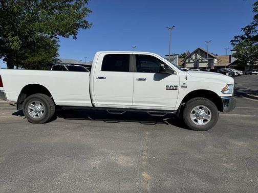 Bright White Clearcoat 2018 RAM 2500 SLT Crew Cab 4x4 8' Box