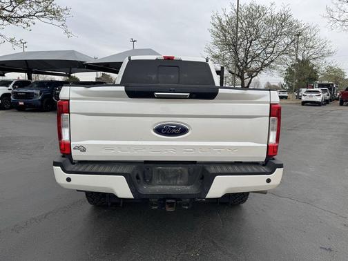 White 2019 Ford F-250 Lariat