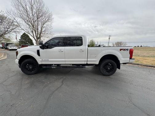 White 2019 Ford F-250 Lariat