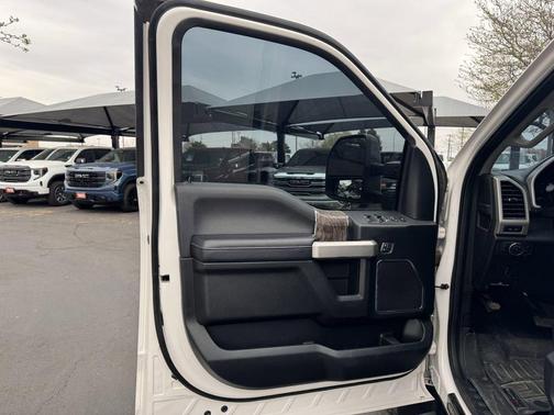 White 2019 Ford F-250 Lariat