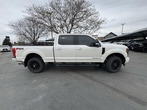 White 2019 Ford F-250 Lariat