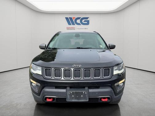 Diamond Black Crystal Pearlcoat 2019 Jeep Compass Trailhawk