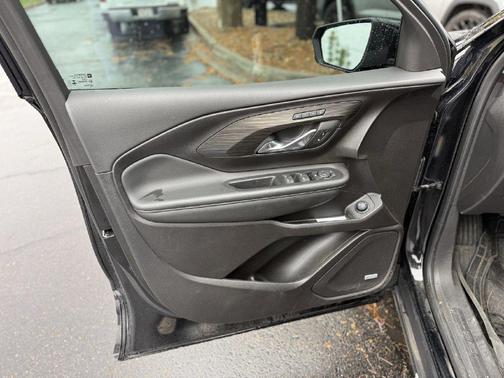 Black 2024 GMC Terrain SLT
